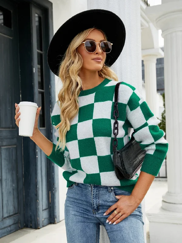 V - Neck Women Sweater to Elongate the NecklineCheckered Round Neck Sweater