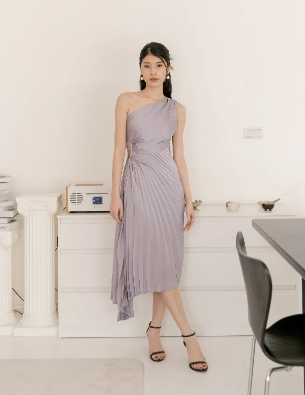 Shift Women Dress with a Simple and Classic Design for Everyday WearAleyna Pleated Toga Dress in Lilac Grey