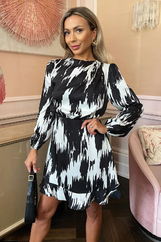 Plus Size Women Dress with a Flattering A - Line Cut for Comfort and StyleBlack And White Printed Long Sleeve Pleated Shoulder Mini Dress