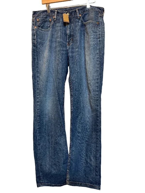 Ripped women jeans for a rebellious and fashion - forward styleLevi straight leg (36x32)