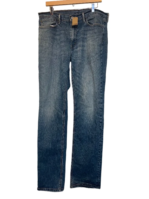 High - rise flare women jeans for a 70s - inspired lookLevi straight leg (38x35)