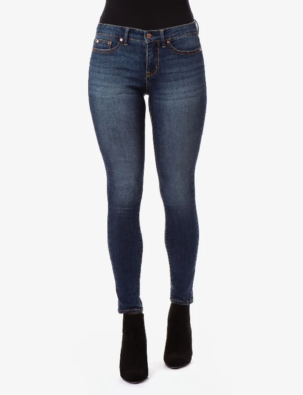 Wide - leg women jeans for a modern and relaxed vibeREPREVE® MID-RISE JEGGING