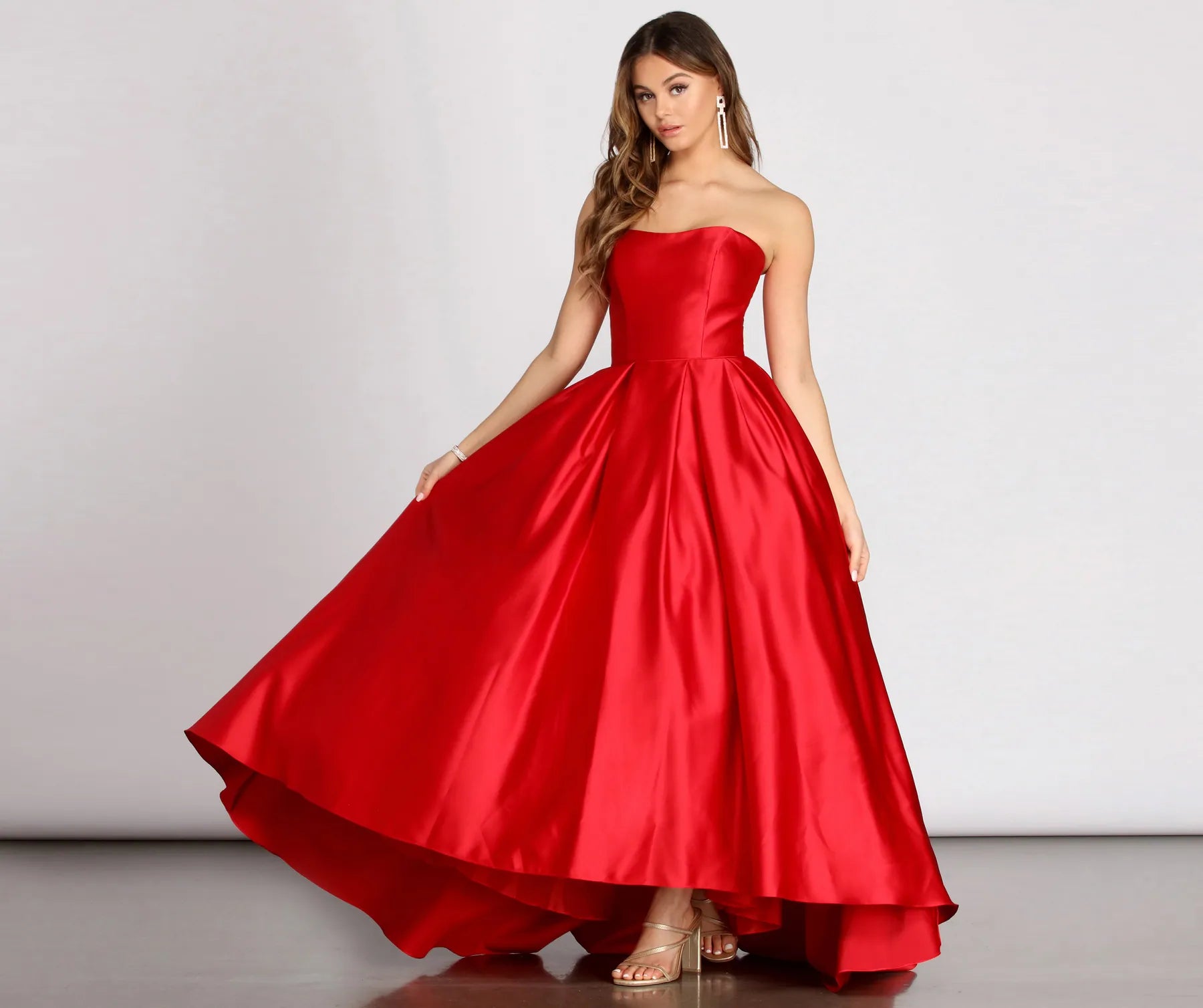 Long - Sleeve Women Dress in Velvet for a Luxurious Winter LookDahlia Sweetheart Satin Ball Gown