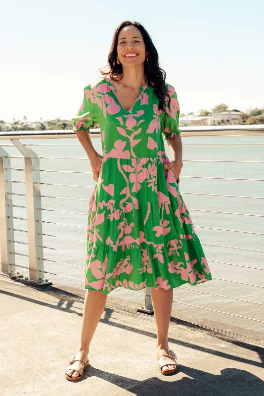 Sheath Women Dress with a Tailored Fit for a Professional LookEuphoria Green Floral Dress