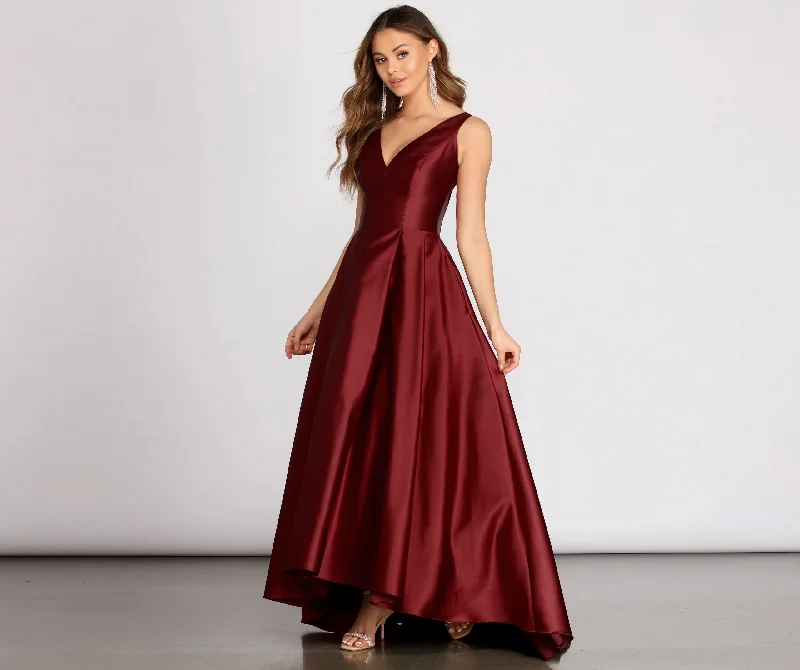 Sheath Women Dress with a Tailored Fit for a Professional LookReina Stunning Satin Ball Gown